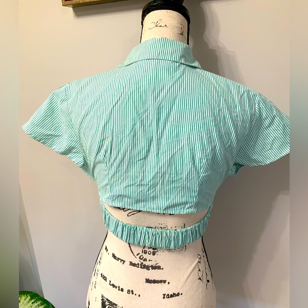 Button Up Crop Top - Picture 2 of 2